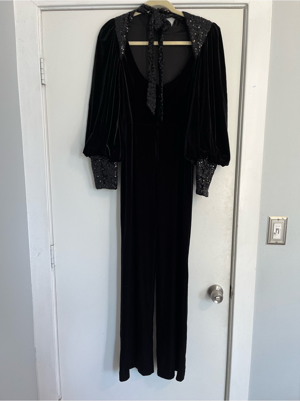 Badgley Mischka Black Velvet Puff-Sleeve Jumpsuit sequin open back bow - Picture 8 of 10